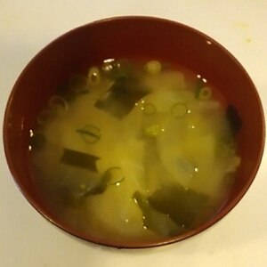 白菜とわかめの味噌汁